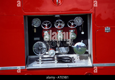 Feuerwehrfahrzeuge bei einer Oldtimer-Rallye Stockfoto