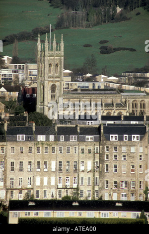 Blick auf die Kirche und die Rückseiten der Häuser in London Road Bad Stockfoto