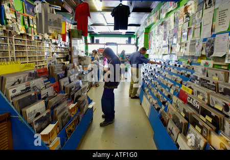 Innenraum der Spillers Aufzeichnungen der älteste Datensatz shop der Welt gegründet 1894 Cardiff South Wales UK Stockfoto