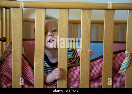 Baby in der Krippe, Los Angeles, USA Stockfoto