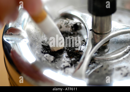 Zigarette, Aschenbecher Stockfoto