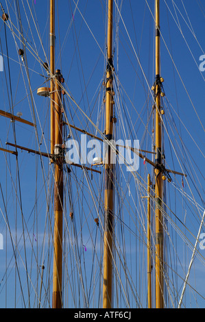 Holzmasten von klassischen Yachten Stockfoto