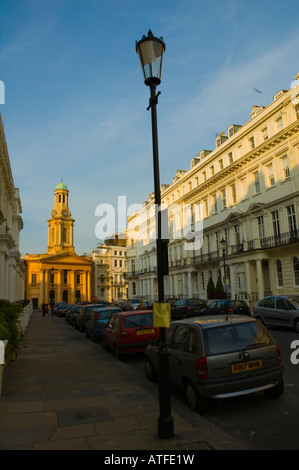 Kensington Gardens Parkstraße mit St.-Peters-Kirche in Notting Hill London England UK Stockfoto