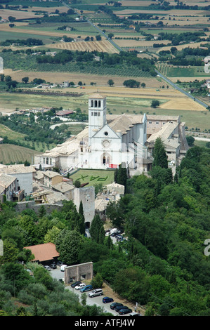 Blick auf die Basilika di San Francesco von Rocca Maggiore Stockfoto