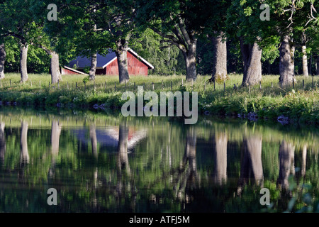 Kanal im frühen Morgen Stockfoto