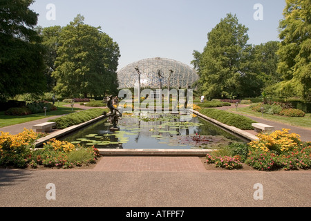 Die Climatron und den reflektierenden Teich am Missouri Botanical Garden MOBOT St Louis MO Stockfoto