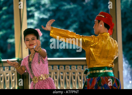 Thai Tanz Tänzerin Tänzer tanzen Tanz Performance, Vimanmek Palace, Vimanmek Mansion, Bangkok, Bangkok, Thailand, Südostasien, Asien Stockfoto