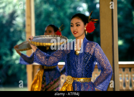 Thai Tanz Tänzerin Tänzer tanzen Tanz Performance, Vimanmek Palace, Vimanmek Mansion, Bangkok, Bangkok, Thailand, Südostasien, Asien Stockfoto