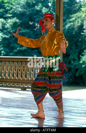 Thai Tanz Tänzerin Tänzer tanzen Tanz Performance, Vimanmek Palace, Vimanmek Mansion, Bangkok, Bangkok, Thailand, Südostasien, Asien Stockfoto