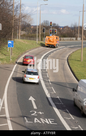 2 + Car Sharing Lane in Leeds auf die A647 Stockfoto