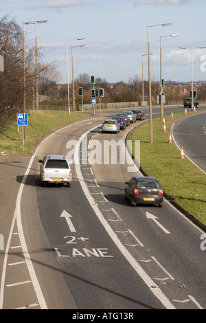 2 + Car Sharing Lane in Leeds auf die A647 Stockfoto