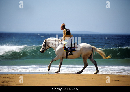 Frau Reiten auf Fanore Strand Co Clare Stockfoto