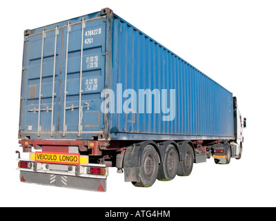 Europäische Flachbett-18-Wheeler mit Metallbehälter Stockfoto