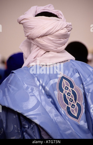 In-Gall, in der Nähe von Agadez, Niger. Tuareg-Mann, bestickte Boubou, Turban Stockfoto