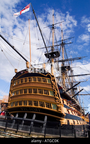 Ein strenger Blick auf das älteste beauftragte Kriegsschiff in der Welt der Royal Navy Mann des Krieges HMS Victory Stockfoto