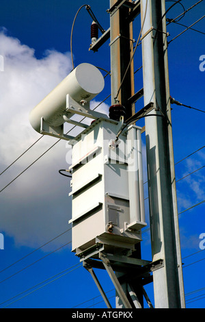 Strom-Freileitungen für Elektrozüge bei Lolham Peterborough Cambridgeshire ECM Linie England UK Stockfoto