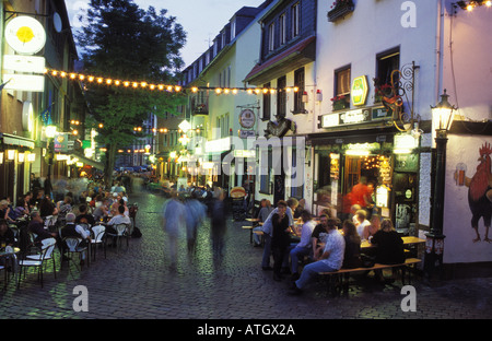 Pubs und Restaurants in den Genuss Bezirk Alt-Sachsenhausen bei Nacht Frankfurt Hessen Deutschland Stockfoto