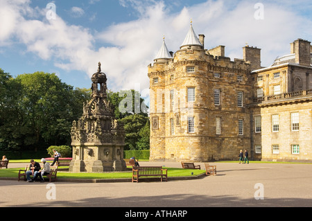 Das Royal Palace of Holyroodhouse, Edinburgh, Schottland. Brunnen-Front-Fassade Stockfoto