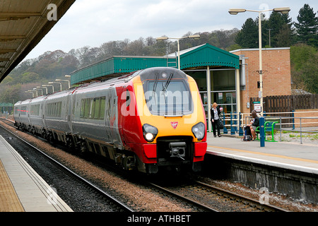 Virgin Voyager Klasse 221 Einheit Chesterfield Station East Midlands Line England Großbritannien UK Stockfoto