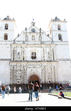 Ansicht des 18. Jahrhunderts Parroquia de San Miguel Arcangel oder Kirche von St. Michael, in Tegucigalpa, Honduras' Central Park. Stockfoto