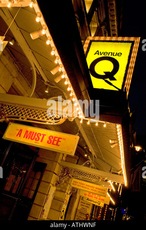 Avenue Q im Noel Coward Theatre in St Martins Lane London England Stockfoto