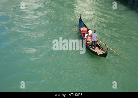 Gondoliere auf dem Canale Grande in Venedig Italien Stockfoto