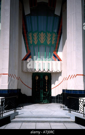 Eingang zum Hoover Fabrikgebäude in London Stockfoto