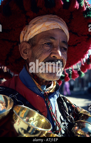 Eine Nahaufnahme Portrait eines Wasser-Verkäufer in Marrakesch Marokko. Stockfoto