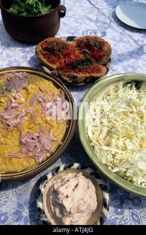 Griechenland einen Tisch voller frisch zubereitete griechische Küche Stockfoto