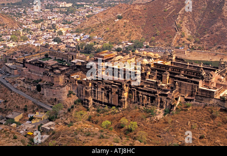 Amber Palast Fort, betrachtet aus Jaigarh Fort, in der Nähe von Jaipur, Rajasthan, Indien Stockfoto