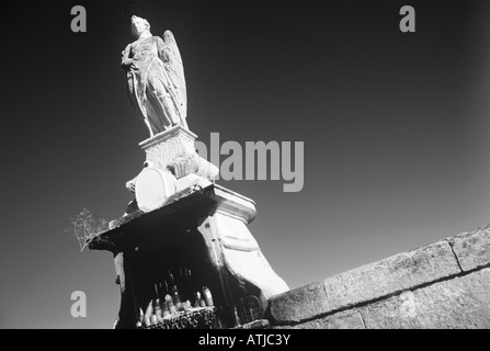 ENGEL AUF PUENTE ROMANO Stockfoto