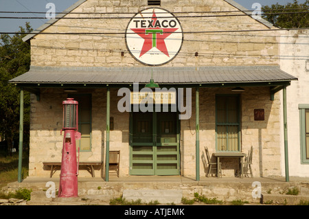 Alten Gemischtwarenladen auf Treibholz Texas südwestlich von Austin Texas Hill Country gebaut im 19. Jahrhundert aus Blöcken von native Stockfoto