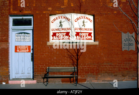 Willkommen meine Damen in dieser "Revolverhelden" Bar in den USA Stockfoto