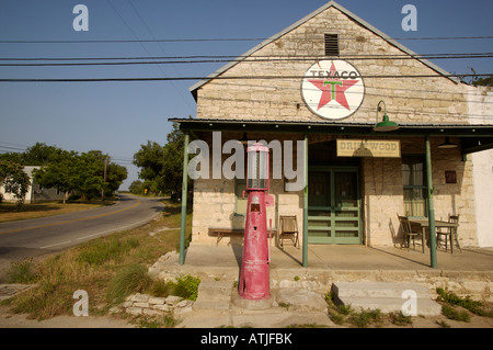 Alten Gemischtwarenladen auf Treibholz Texas Southwet von Austin Texas Hill Country gebaut im 19. Jahrhundert aus Blöcken von native Stockfoto