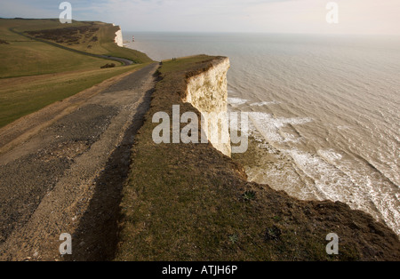 Cliiftop Erosion in der Nähe der Zufahrtsstraße zum Belle Tout Leuchtturm in der Nähe von Beachy Head auf der Küste von Sussex UK Stockfoto