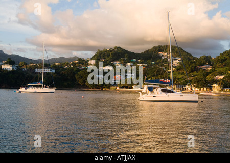 Segelboote vertäut am junge Insel St. Vincent in die Grenadinen British West Indies Stockfoto