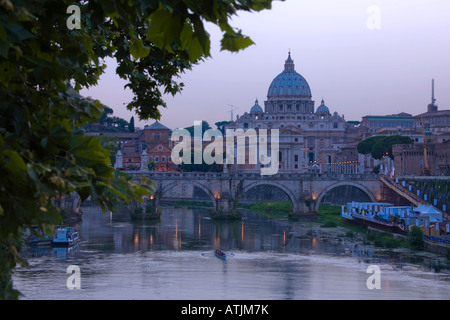 Basilika St. Peter s und Ponte Sant Angelo Rom Italien Stockfoto