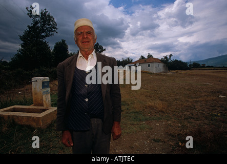 Arbeitslose Bauern im Dorf, Feld, Porträt, Kukes, Albanien, Südosteuropa Stockfoto