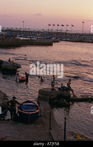 Sonnenuntergang an der Corniche in Beirut Stockfoto