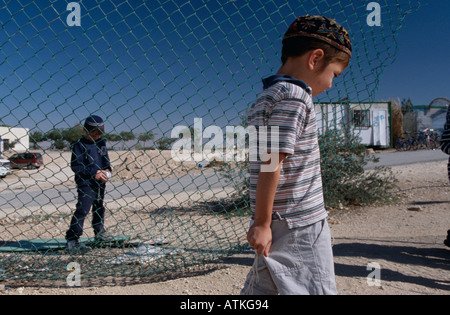 Kinder spielen in einer jüdischen Siedlung in Yericho Stockfoto