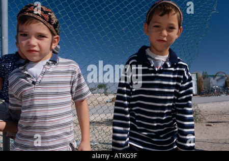 Jüdischen Jungen spielen in Yericho Stockfoto