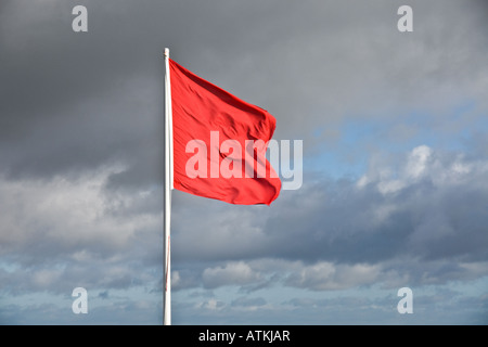 Rote Fahne am Rande des Armee-Training-Land im Swaledale, Yorkshire. Stockfoto