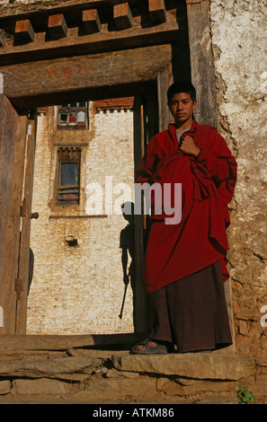 Ein Mönch in einem Kloster in Bhutan Stockfoto