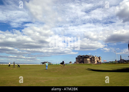 Die königliche und alte Clubhaus vom 18. Grün des Old Course, St Andrews Stockfoto