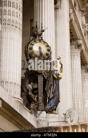 Königin der Zeit Statue und Uhr außerhalb Selfridges Oxford Street London Stockfoto