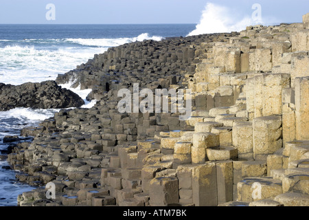 Sechseckigen Basaltsäulen die Giants Causeway in Nordirland Stockfoto