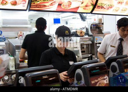 McDonald's-Mitarbeiter, England UK Stockfoto