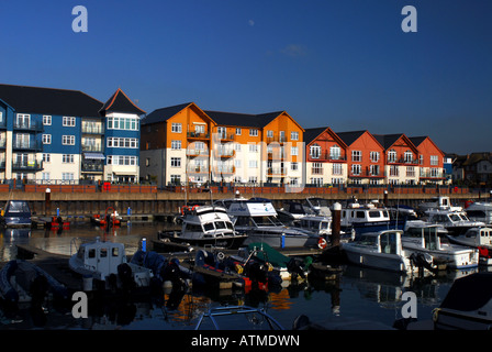 Boote in allen Formen und Größen in Exmouth Marina festgemacht Stockfoto