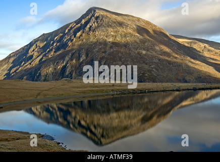 Stift Yr Ole Wen betrachtet von Llyn Idwal Stockfoto