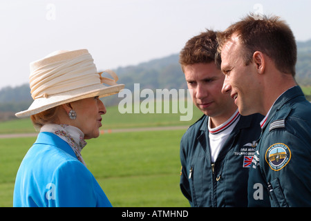 HRH Prinzessin Alexandra, Tucano und Harrier Piloten bei Shoreham Airshow im Chat Stockfoto